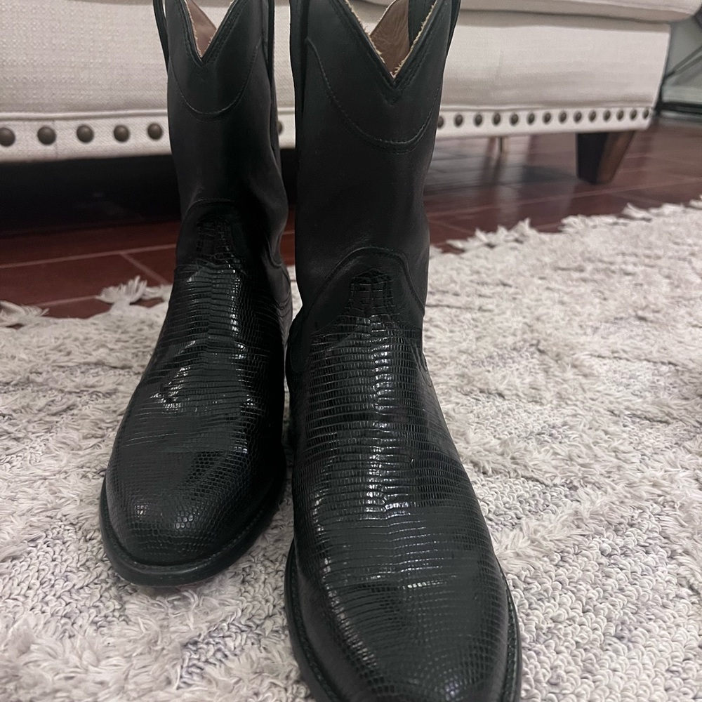 Men’s Tecovas. The Nash. Size 10D. Good condition. Black.